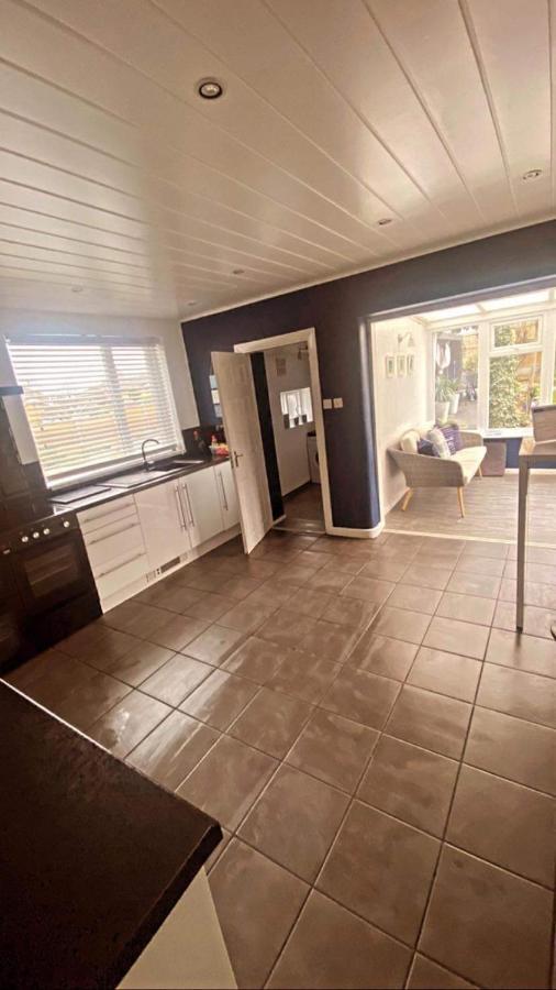 Sunnyside - Large Seaside Home With Views And Hot Tub Prestatyn Extérieur photo