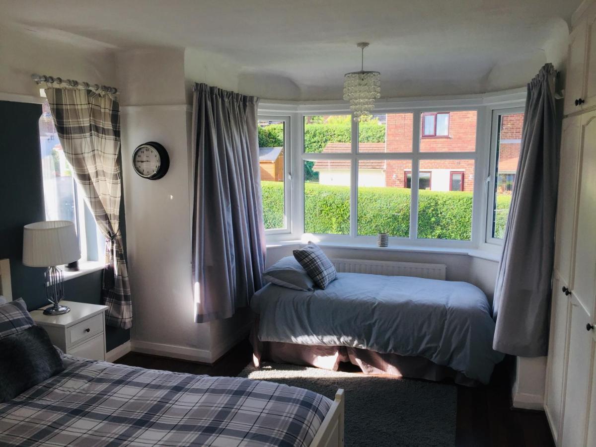 Sunnyside - Large Seaside Home With Views And Hot Tub Prestatyn Extérieur photo