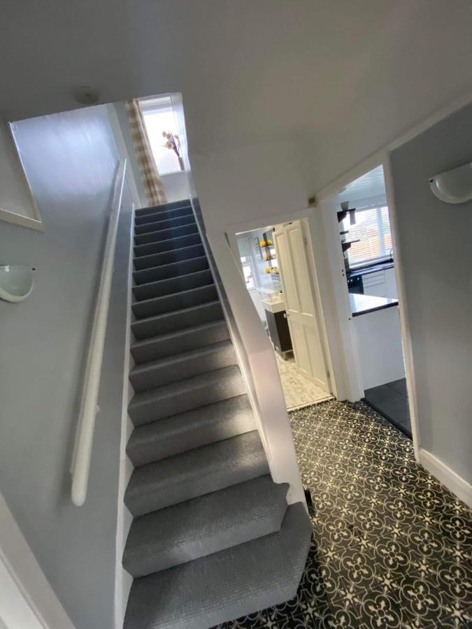 Sunnyside - Large Seaside Home With Views And Hot Tub Prestatyn Extérieur photo