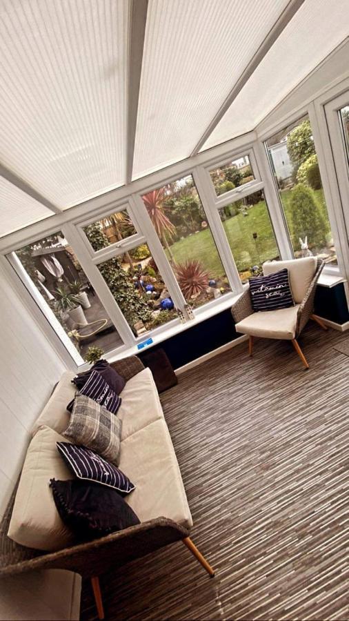 Sunnyside - Large Seaside Home With Views And Hot Tub Prestatyn Extérieur photo