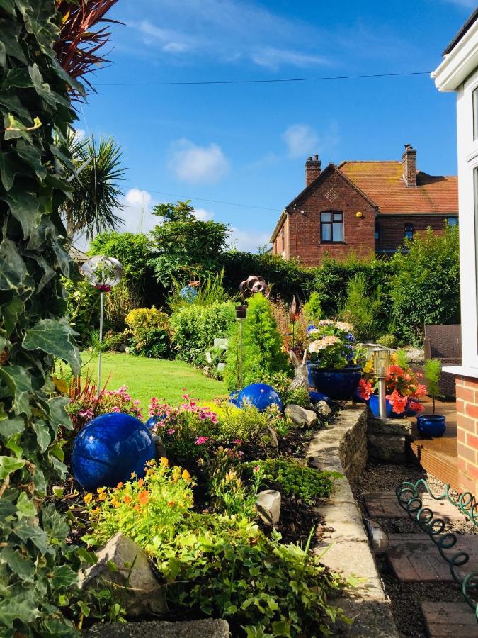 Sunnyside - Large Seaside Home With Views And Hot Tub Prestatyn Extérieur photo