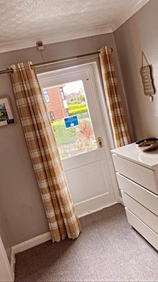 Sunnyside - Large Seaside Home With Views And Hot Tub Prestatyn Extérieur photo