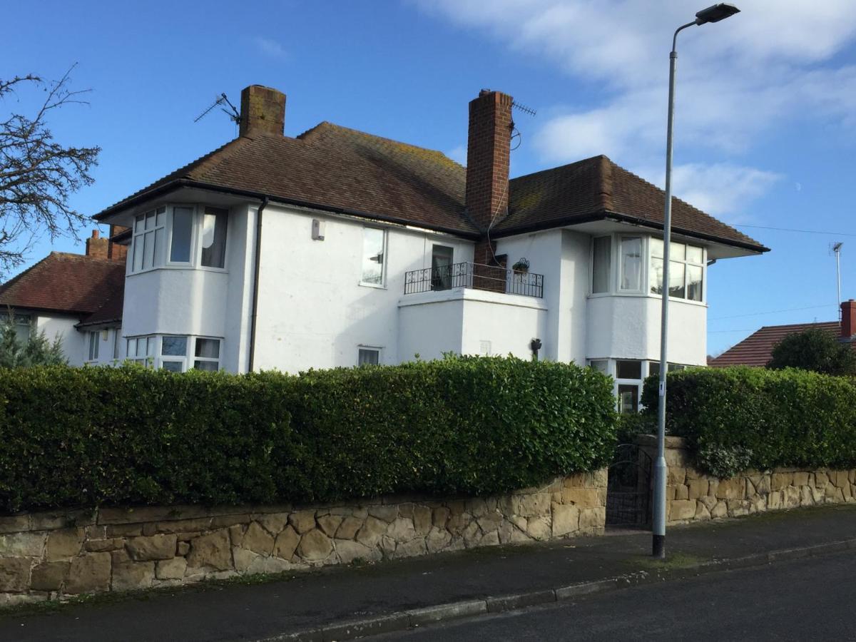 Sunnyside - Large Seaside Home With Views And Hot Tub Prestatyn Extérieur photo