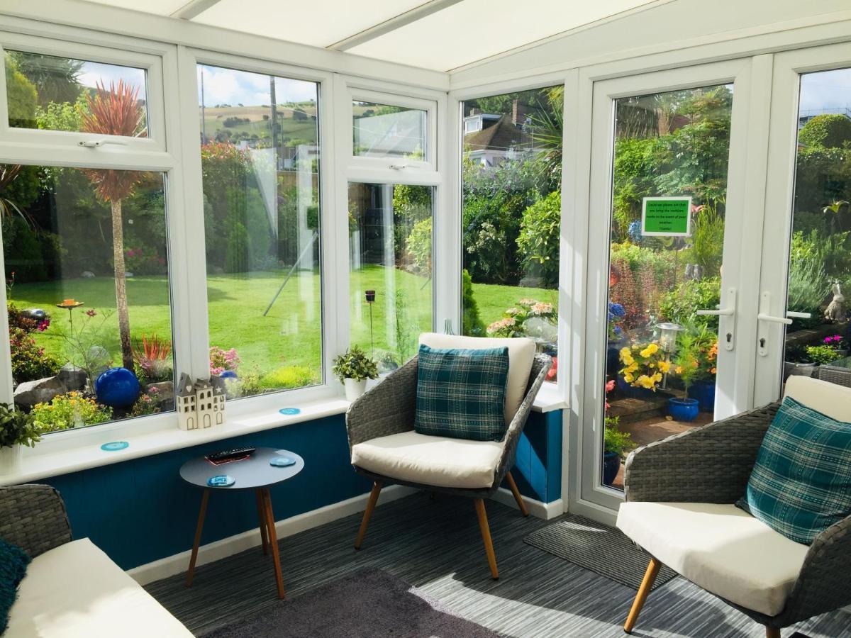 Sunnyside - Large Seaside Home With Views And Hot Tub Prestatyn Extérieur photo